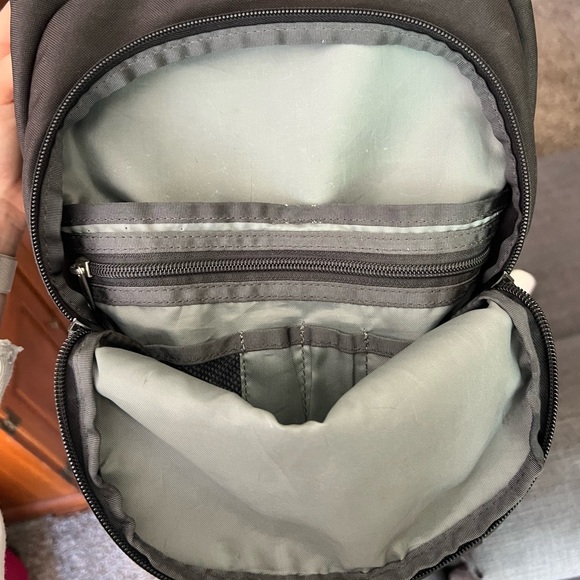 THE NORTH FACE Vault Backpack - Picture 9 of 10